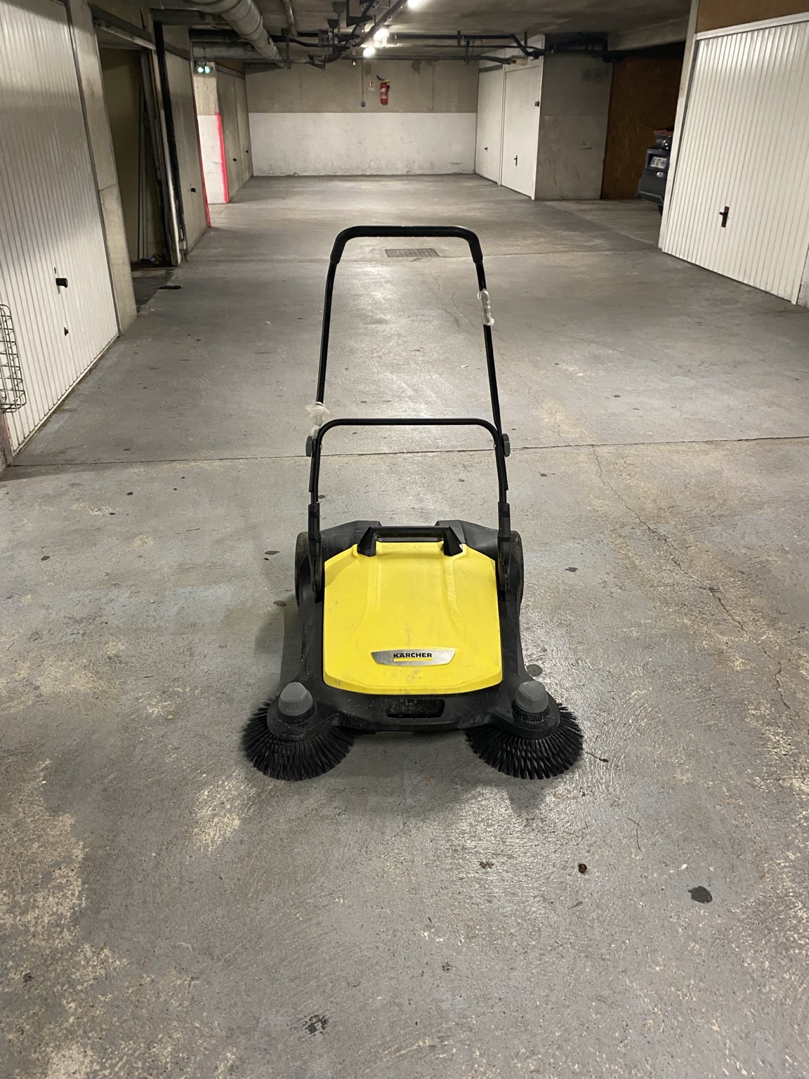 Garage de copropriété entretenu